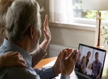 Uruguayos acceden más a internet tras la pandemia según estudio de Agesic, INE y Antel