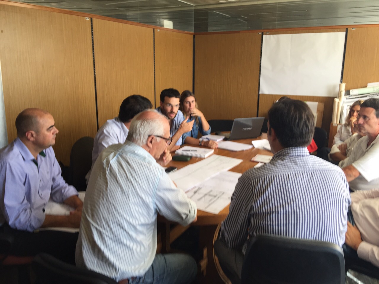 Los ejecutivos reunidos, solo horas antes del trágico accidente aéreo.