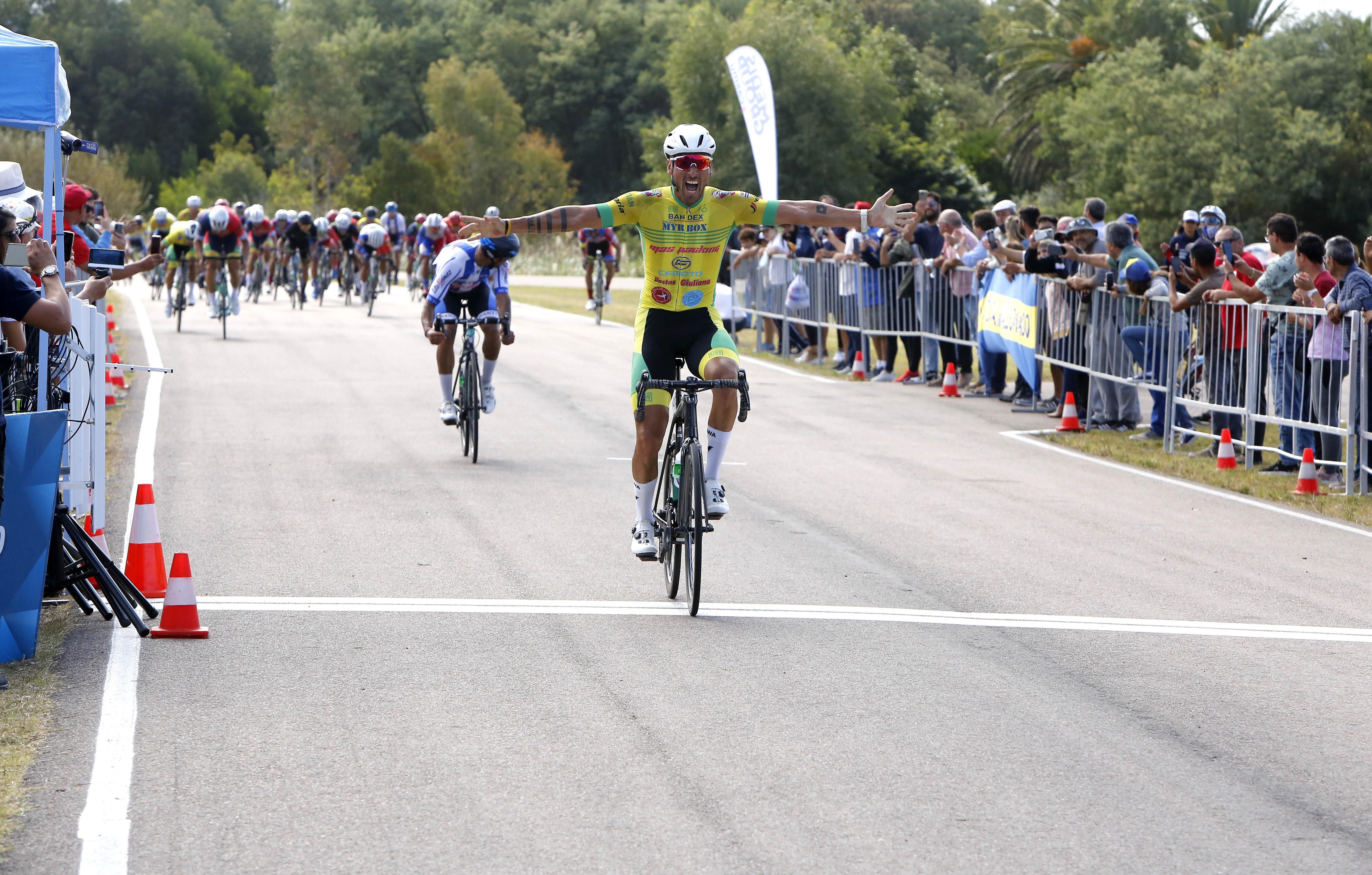 Llegada_Vuelta_Ciclista-1