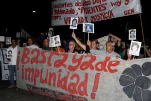 Cientos de personas se sumaron este año a la Marcha del Silencio en Maldonado. 