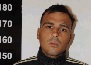 Pablo Alexis Duarte Cuturía, junto a un adolescente boqueteó una casa de Las Capuera, pero los atraparon varios vecinos.