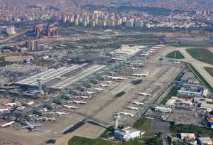 En esta terminal aérea, la principal de Turquía, fue detenida la familia siria hace ya 8 días.