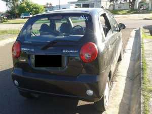 Este es el coche que abandonó el trío en la calle Jacinto Vera de Pan de Azúcar.