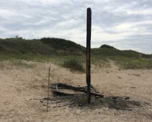 Reducida a cenizas quedó la caseta de los guardavidas.