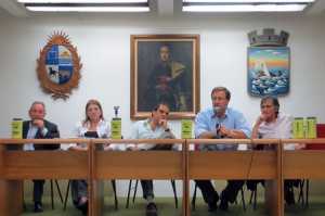 Autoridades de la IDM, del Municipio de Piriápolis y de ALUR durante la firma del acuerdo.