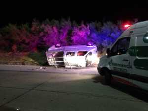 Choque con vuelco en la rambla de Punta del Este. Fue sobre la hora 3.00 de éste lunes