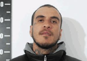 "El Kane" tiene un tatuaje con la imagen de un búho de color negro que ocupa la zona del cuello y parte del lado derecho  de su rostro.