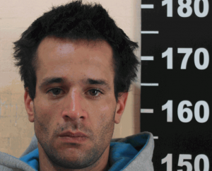 Alejandro Enrique Larrosa Pagani, ofició de conductor y cómplice de la joven rapiñera. Estaba requerido.