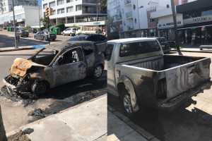 El auto de Bianchi (izq.) incendiado, y la camioneta que fue impactada de atrás y también tomó fuego (der.)
