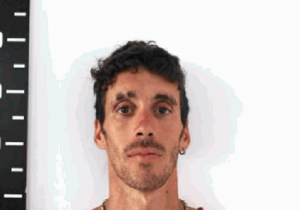 Carlos Alberto González Cabrera cayó a las pocas cuadras de la finca que había robado en la zona de Parque Burnett.