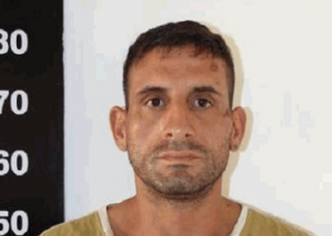John William Andriolo Espíndola, no se sabe por que razón la emprendió contra lo que tenía a su paso en una policlínica de Asse.