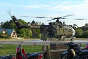 Momento del arribo de la aeronave de rescate al helipuerto de sanatorio Mautone.