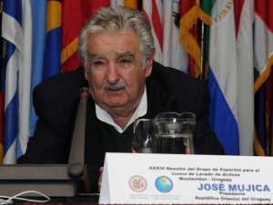 Mujica alentó a quienes trabajan para evitar el lavado de dinero.