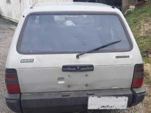 El automóvil Fiat Duna uruguayo que presentaba múltiples irregularidades.