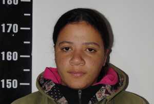 Catterine Yacqueline Fernandez fue atrapada llevándose un par de auriculares de un comercio.