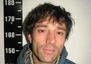 Este es el delincuente fugado, que podría haber ganado los montes rivereños al arroyo San Carlos 