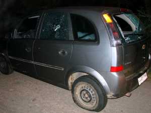 La camioneta tras ser retirada hace pocas horas hacia Camino de Los Ceibos, desde unos 100 campo adentro.