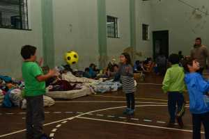 Niños evacuados en la ciudad de Florida.