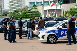 Este fue el momento de la detención del argentino, cuando subió de la playa y se dirigía al hotel.