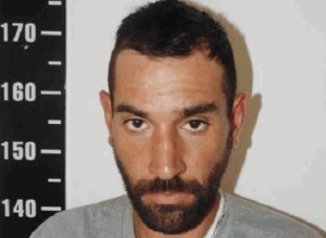 Sebastián Enrique Otegui Andacht, golpeó y lastimó a un familiar sexagenario y se quedó muy tranquilo en su propia casa.