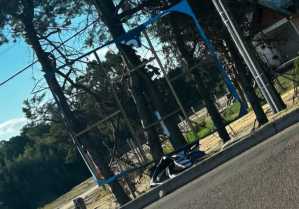 Otro de los cartelas de Blás destrozado.
