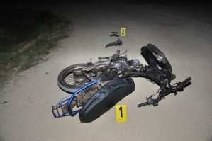 La moto y el arma utilizada en la rapiña al comercio.