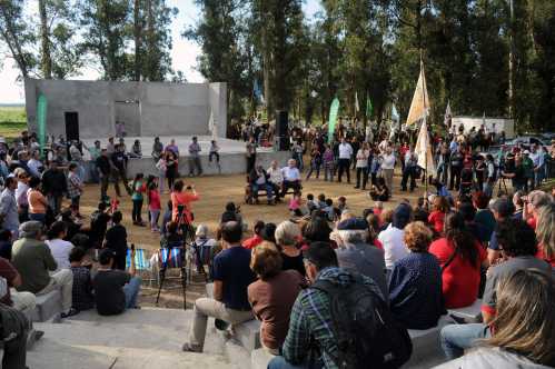 José Mujica le habló de Artigas a centenares de jóvenes en Gregorio Aznárez.