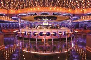 Uno de los bares del crucero "Costa Favolosa".