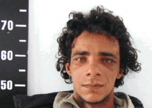 Juan Ramon Souza Bonilla, fue detenido por la Policía cuando estaba golpeando a una mujer en barrio Odizzio.