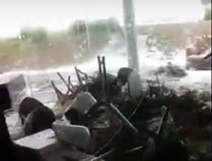 Destrozos y oscuridad, la imagen en el palier del edificio Bonaire