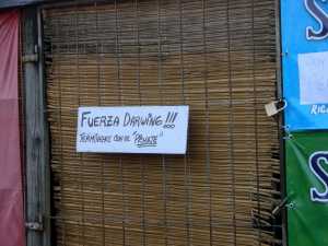 Este cartel fue colocado en la puerta del comercio que este viernes ha permanecido cerrado.