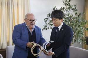 Abella recibió al cónsul de Japón