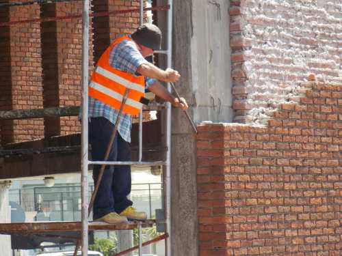 El trabajo de demolición del revestimiento de ladrillos, no generó mayores inconvenientes en la terminal. 