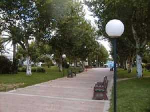 Por esta plaza huyó el chico tras cometer la rapiña.