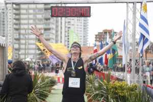 El ganador de la Maratón de Punta del Este 2023, a segundos de cortar la cinta.