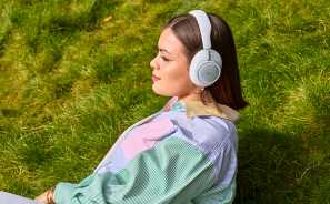JBL Live 780NC lifestyle01 white