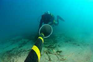 Cable de fibra óptica submarina, unirá Estados Unidos y Uruguay y terminará en Maldonado.