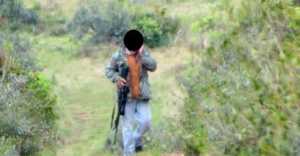 Cazador furtivo antes de ser detenido. 
