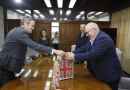 El intendente Abella recibió al embajador de Gran Bretaña por becas estudiantiles