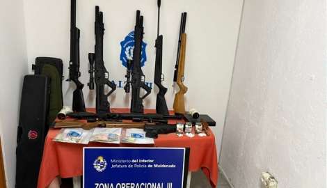 Cinco detenidos durante operativo antidrogas en Aiguá: se incautaron potentes armas, drogas y dinero