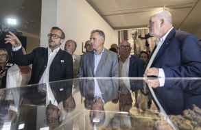 El presidente Orsi participó en apertura de muestra en el MACA al que calificó como “faro cultural”