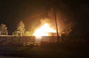 Un voraz incendio consumió totalmente una vivienda en balneario Santa Mónica