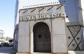 Nuevo intento por instalar inmensa puerta de hierro en Punta del Este genera una fuerte controversia