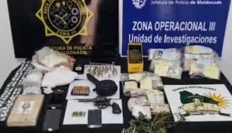 Otro golpe al microtráfico de drogas en San Carlos: 5 detenidos, un arma y drogas incautadas