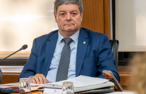 Diputado Casaretto cita a autoridades del MIEM y ANCAP por combustibles