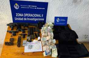 Joven de 20 años tenía un potente arsenal, drogas y dinero en su casa del barrio Maldonado Nuevo